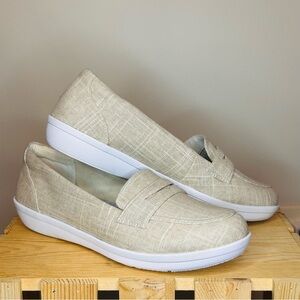 Clark’s‎ Cloudsteppers Women’s 9 Canvas Penny Loafer Cushion Soft Beige Linen